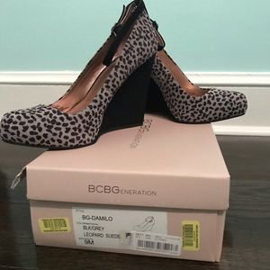 Black/leopard suede wedges